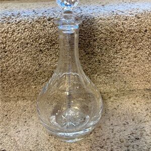 Very nice etched decanter with etched topper. Never used. Heavy. Nice gift.